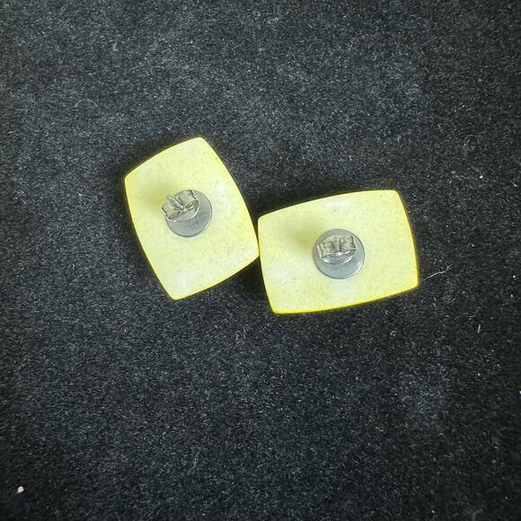 Vintage 80s 90s Bright Yellow Plastic Illusion Curved Statement Stud Earrings - Picture 3 of 5